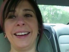 Sexy emo girlfriend shows of her nice tits in the car